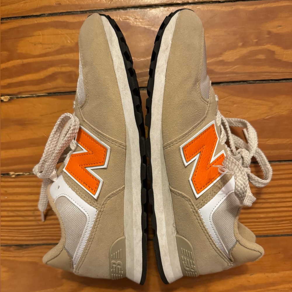 New Balance Kids 574 Sneakers in tan and Orange. Kids Size 4.5.